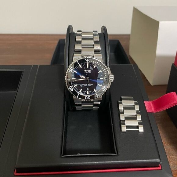 Oris Aquis Date Blue - Picture 2 of 11